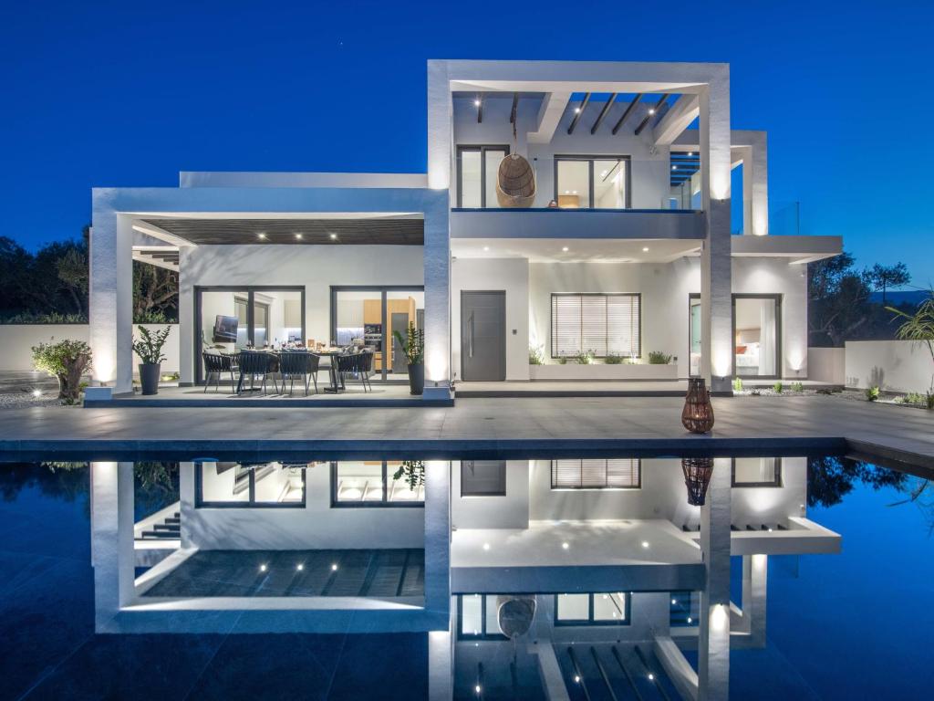 Key Considerations When Buying a Villa:...